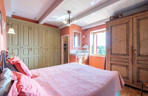 Cabries House | 17th-century Provençal country house with a pool on 4,000 m² of wooded land.