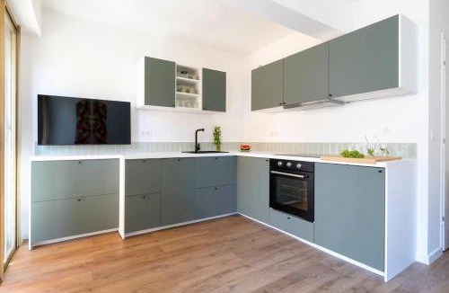Liberation Apartment | 1BR design balcony Nice center Tram & 10mins Mer