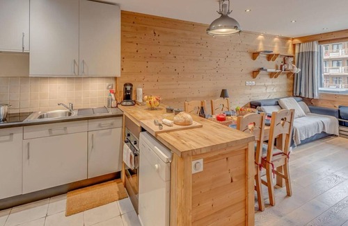 Les Almes Apartment | 1st floor, tv, ski locker, 50m², Tignes