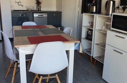Les Arenes Apartment | 2* apartment 100m from the sea