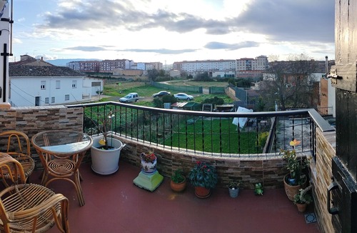 Fuenmayor House | 2 Bed Flat - Sleeps 4 - Parking - Wifi