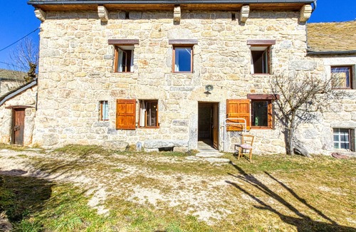Peyre-en-Aubrac House | 2 bedroom accommodation in Aumont Aubrac