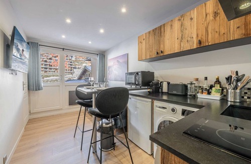 Les Belleville Apartment | 2 Bedroom Apartment With Parking and Balcony