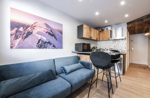 Les Belleville Apartment | 2 Bedroom Apartment With Parking and Balcony