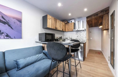 Les Belleville Apartment | 2 Bedroom Apartment With Parking and Balcony