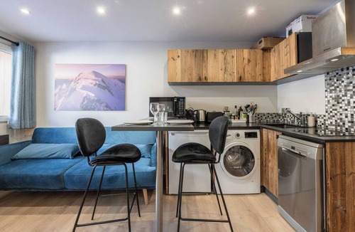 Les Belleville Apartment | 2 Bedroom Apartment With Parking and Balcony