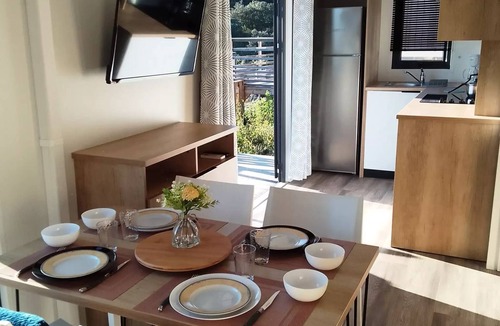 Calvisson House | 2-Bedroom Mobile Home - Premium (4–5 people) - 4 people included in the rate