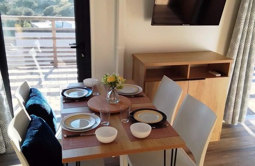 Calvisson House | 2-Bedroom Mobile Home - Premium (4–5 people) - 4 people included in the rate