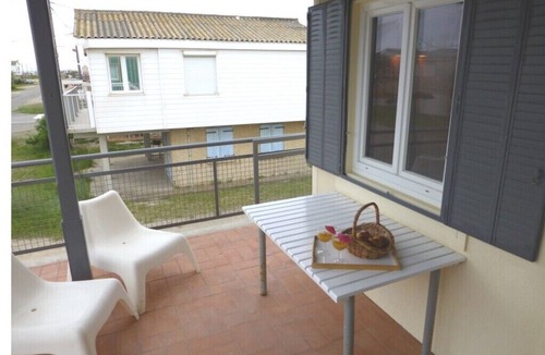 Gruissan Plage Ski Chalet | 2 Bedrooms Chalet In Gruissan
