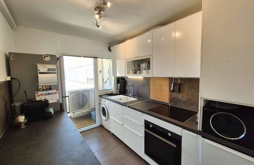 Saint-Mandrier-sur-Mer Apartment | 2 bedrooms, air-conditioned, WiFi, sea view, swimming pool