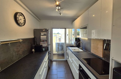 Saint-Mandrier-sur-Mer Apartment | 2 bedrooms, air-conditioned, WiFi, sea view, swimming pool