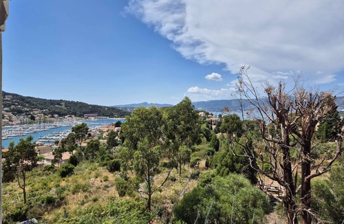 Saint-Mandrier-sur-Mer Apartment | 2 bedrooms, air-conditioned, WiFi, sea view, swimming pool