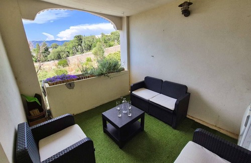 Saint-Mandrier-sur-Mer Apartment | 2 bedrooms, air-conditioned, WiFi, sea view, swimming pool