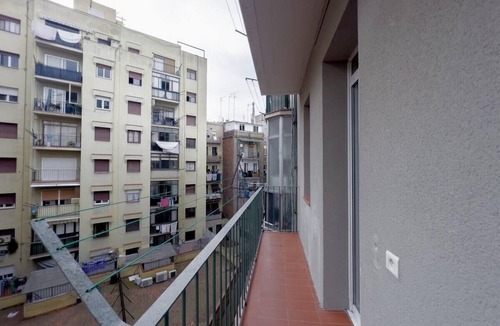 el Camp d'en Grassot i Gracia Nova Apartment | 2 minutes from the Sagrada Familia with community pool