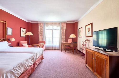 Cebreros Hotel | 2 Units - Peaceful Setting, Garden Walks & Relaxed Country Living