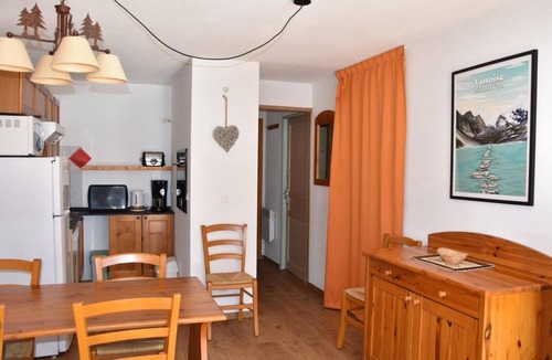 Pralognan-la-Vanoise Apartment | 200m from resort center, 2nd floor, swimming pool, parking, tv, ski locker, 36m²
