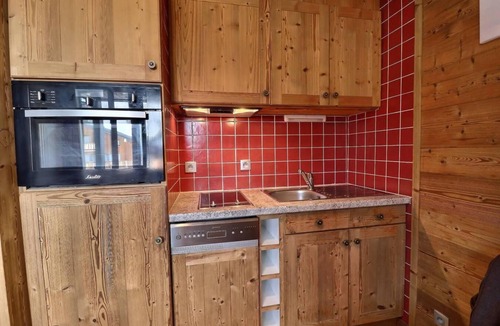 Meribel-Mottaret Apartment | 200m from resort center, 1st floor, balcony, ski locker, 20m², Méribel-Mottaret
