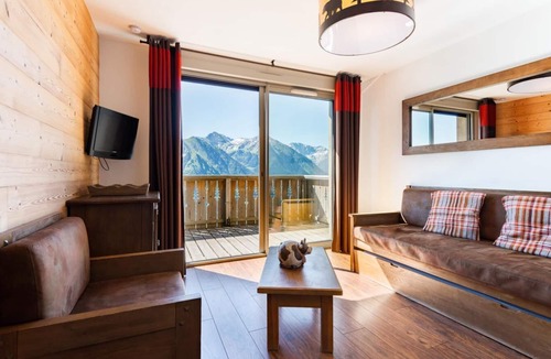 Pla d'Adet Apartment | 200m from resort center, swimming pool, sauna, hammam, balcony, parking, tv, ski locker, 24m²