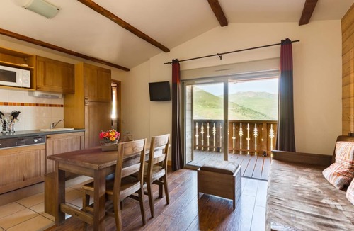Pla d'Adet Apartment | 200m from resort center, swimming pool, sauna, hammam, balcony, parking, tv, ski locker, 24m²