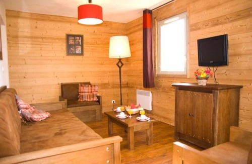 Pla d'Adet Apartment | 200m from resort center, swimming pool, sauna, hammam, balcony, parking, tv, ski locker, 24m²
