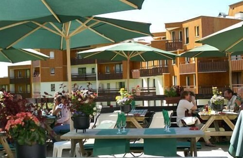 Le Pleynet Apartment | 200m from resort center, view valley/ski slopes, balcony, parking, ski locker, 18m², Les 7 Laux