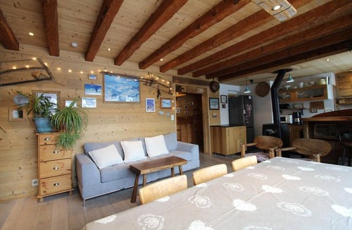 Les Almes Apartment | 200m from resort center, 1st floor, balcony, fireplace or stove, tv, ski locker, 84m², Tignes