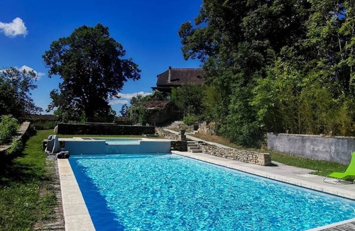 Lunan House | 2025 La contie privatisée based on 12 to 18 guests*.