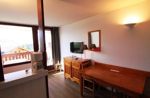 Bergers Apartment | 210m from shops, 3rd floor, balcony, tv, ski locker, 30m², Alpe d'Huez