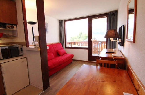 Bergers Apartment | 210m from shops, 3rd floor, balcony, tv, ski locker, 30m², Alpe d'Huez