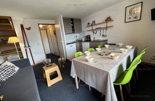 Vallandry Apartment | 240m from resort center, 1st floor, balcony, tv, ski locker, 45m², Peisey-Vallandry