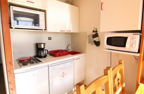 Eclose-Ouest Apartment | 250m from shops, 1st floor, balcony, tv, ski locker, 26m², Alpe d'Huez
