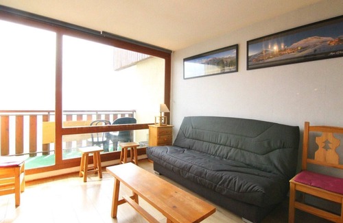 Eclose-Ouest Apartment | 250m from shops, 1st floor, balcony, tv, ski locker, 26m², Alpe d'Huez