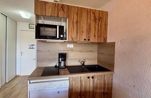 Eclose-Ouest Apartment | 250m from shops, 3rd floor, balcony, tv, ski locker, 31m², Alpe d'Huez