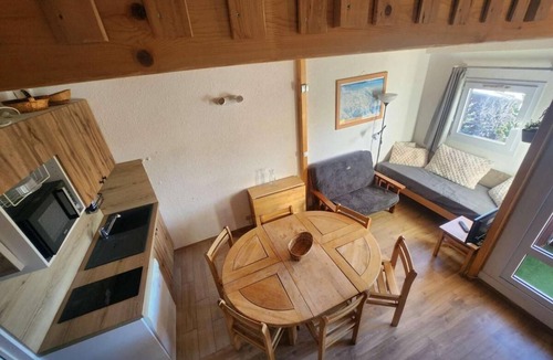 Eclose-Ouest Apartment | 250m from shops, 3rd floor, balcony, tv, ski locker, 31m², Alpe d'Huez