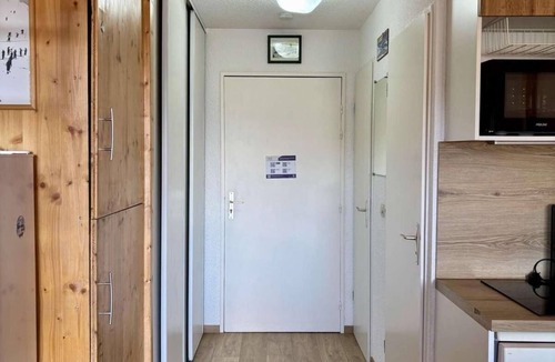 Eclose-Ouest Apartment | 250m from shops, 3rd floor, balcony, tv, ski locker, 31m², Alpe d'Huez