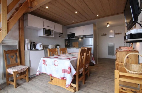Eclose-Ouest Apartment | 250m from shops, 5th floor, balcony, tv, 40m², Alpe d'Huez