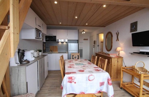 Eclose-Ouest Apartment | 250m from shops, 5th floor, balcony, tv, 40m², Alpe d'Huez