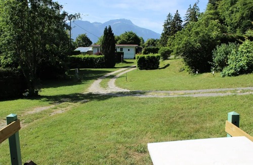 Miribel-les-Echelles Cabin | 28. Roulotte Pétunia 4 persons