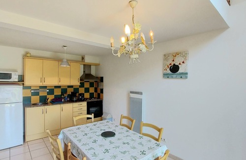 Latour-Bas-Elne Apartment | 2kmmer 67m2 large garden ok pets vacation vouchers parking 2bed 4 pers terrace