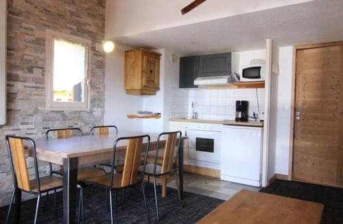 Cognet Apartment | 2nd floor, balcony, tv, ski locker, 50m², Alpe d'Huez