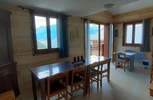 Valfrejus Apartment | 2nd floor, view mountain, balcony, parking, tv, ski locker, 90m², Valfréjus