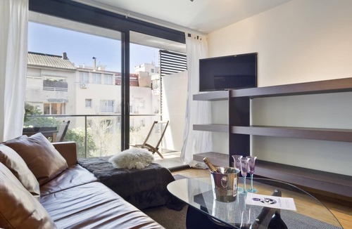 Sant Gervasi Apartment | 3 bed Private terrace 6 pax in the center of Barcelona Free WiFi