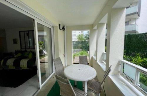 Vaulx-en-Velin Apartment | 3 chambres, métro tram à 50 m, parking privé !