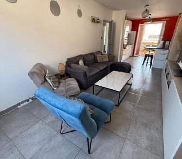 Mauguio Apartment | 3 pièces climatisé, terrasse, tout équipé, à 10 minutes des plages et de Montpellier