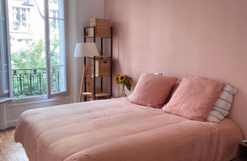 Quartier de Rochechouart Apartment | 3 Pièces de Charme Montmartre Sacré Cœur