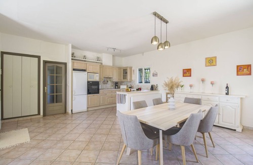 Saint-Saturnin-les-Apt Villa | 3* PROVENCAL VILLA WITH SWIMMING POOL, QUIET LOCATION, VIEW OF ROUSSILLON