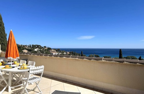 Le Lavandou Apartment | 3-room apartment for 6 with terrace, AC, private pool, parking