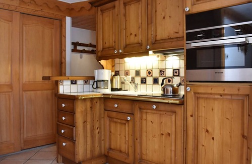 Meribel Village Apartment | 3-Room Apartment for 6 with Pool, Sauna, and Hammam in Méribel Village near Ski Lift