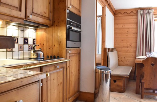 Meribel Village Apartment | 3-Room Apartment for 6 with Pool, Sauna, and Hammam in Méribel Village near Ski Lift