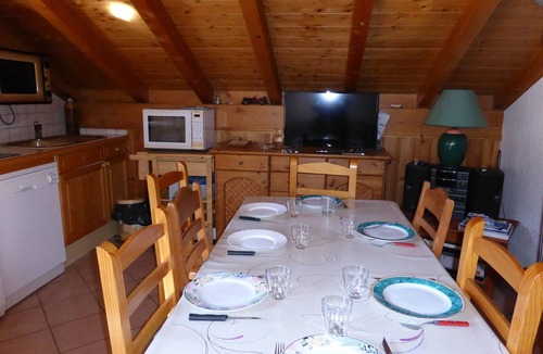 Saint-Gervais-les-Bains Apartment | 3-room apartment for 7 people near lifts, pets allowed, parking